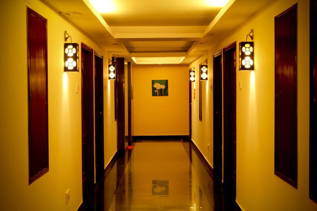 Отель Yasodha Towers Хосур Экстерьер фото